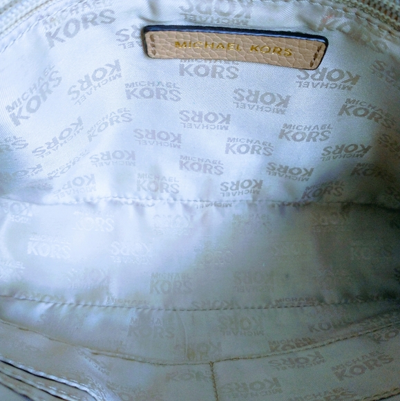 Michael Kors Vanna Leather Crossbody Bag - Picture 14 of 15